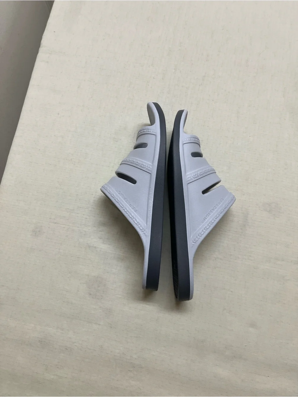 NWOT Revitalign 11W grey Orthotic Washable Pool Slide Sandals